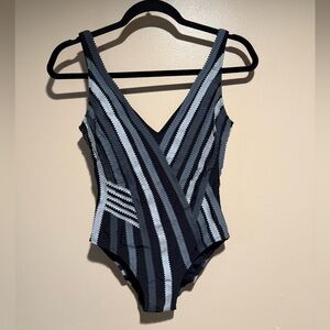Gottex One Piece Swimsuit Size 8 Black Gray V Neck Tummy Control Resort Swim